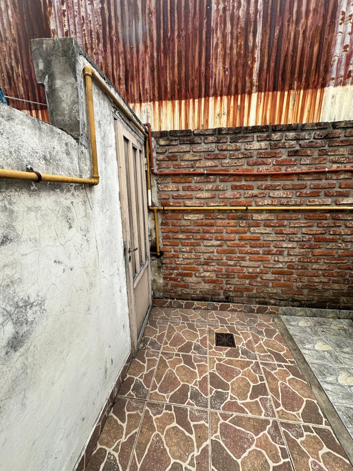 **u$s 53.000.-** PH 3 AMB. INTERNO CON PATIO 67m2 TOTALES - Av. Intendente Quindimil 1100, Esq. Av. San Martin - Lanus 