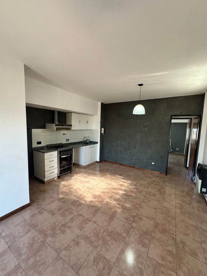 **$550.000.-** - Dpto. 2 Amb. en ALQUILER - Av- Hipolito Yrigoyen al 6300.- Remedios de Escalada