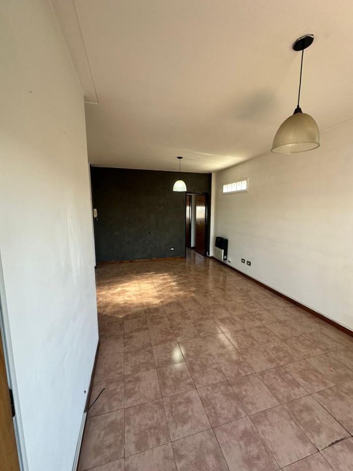 **$550.000.-** - Dpto. 2 Amb. en ALQUILER - Av- Hipolito Yrigoyen al 6300.- Remedios de Escalada
