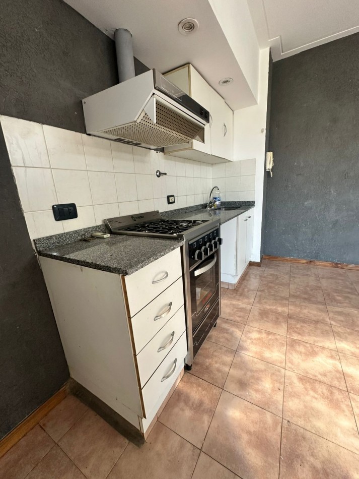 **$550.000.-** - Dpto. 2 Amb. en ALQUILER - Av- Hipolito Yrigoyen al 6300.- Remedios de Escalada