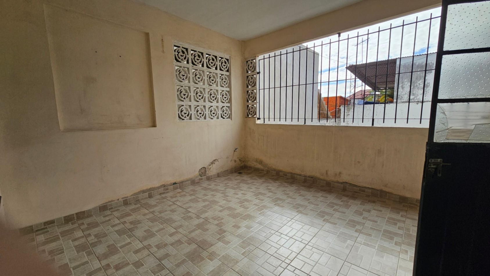 **u$s 49.900.-** - Dpto. 3 Amb. Al Frente - 1er Piso x Escalera - Lituania 2865 - Remedios de Escalada - Lanus