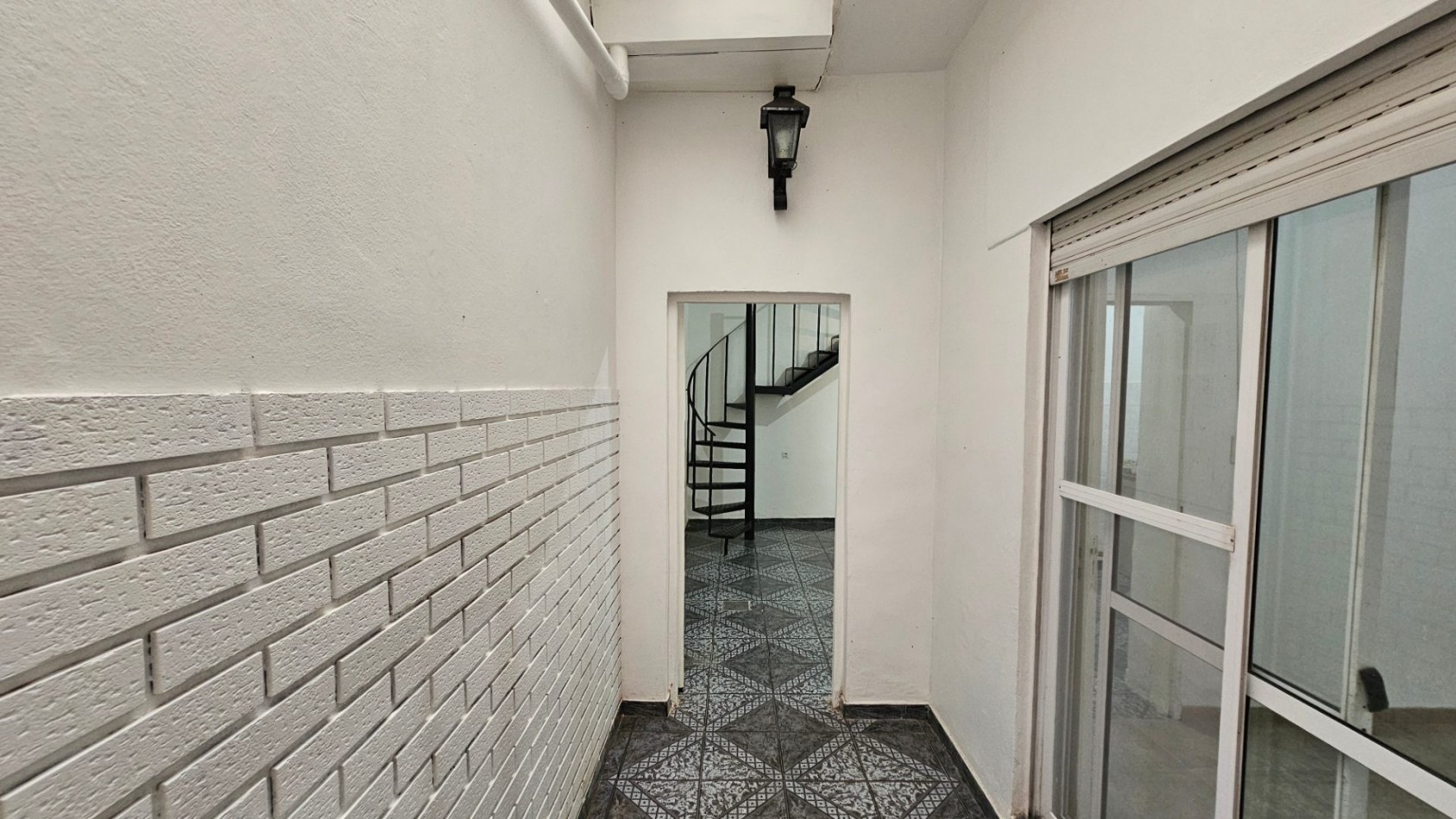 **$450.000.-** - Dpto. 2 Amb. en alquiler ¡¡NO ABONA EXPENSAS¡¡ - Planta Baja Interno -- Sayos 3040 - Valentin Alsina 
