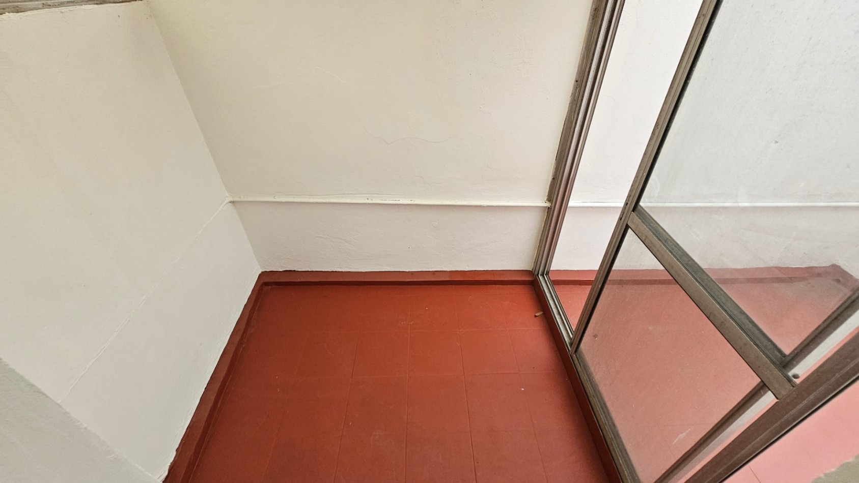 **$450.000.-** - Dpto. 2 Amb. en alquiler ¡¡NO ABONA EXPENSAS¡¡ - Planta Baja Interno -- Sayos 3040 - Valentin Alsina 