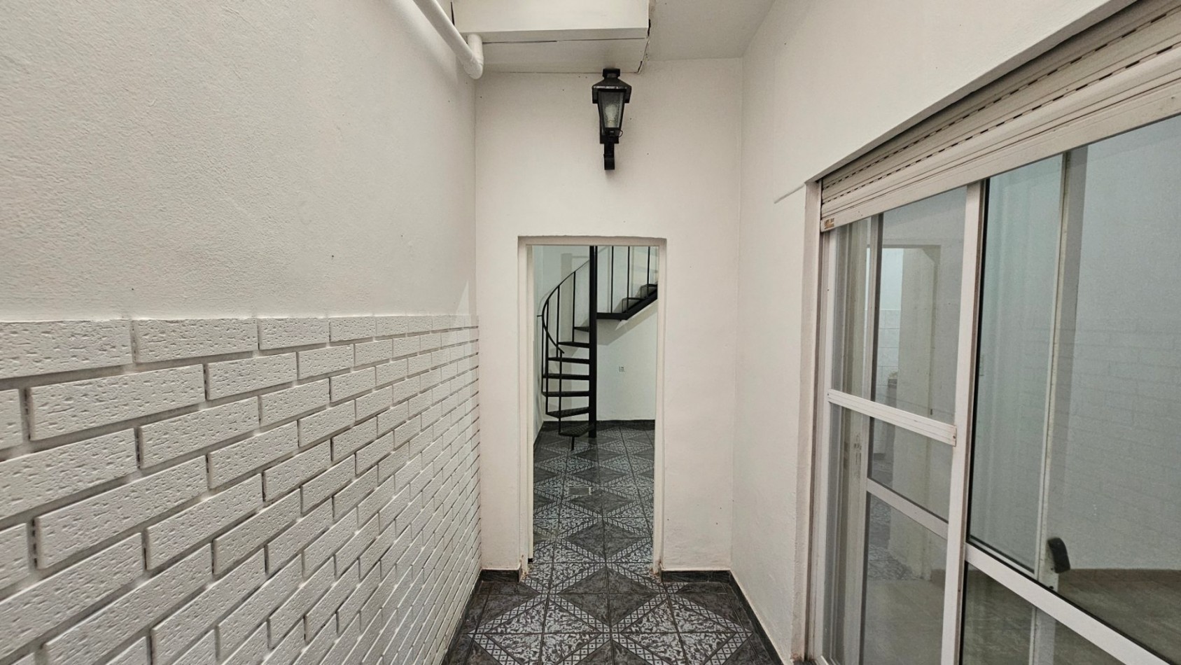 **$450.000.-** - Dpto. 2 Amb. en alquiler ¡¡NO ABONA EXPENSAS¡¡ - Planta Baja Interno -- Sayos 3040 - Valentin Alsina 