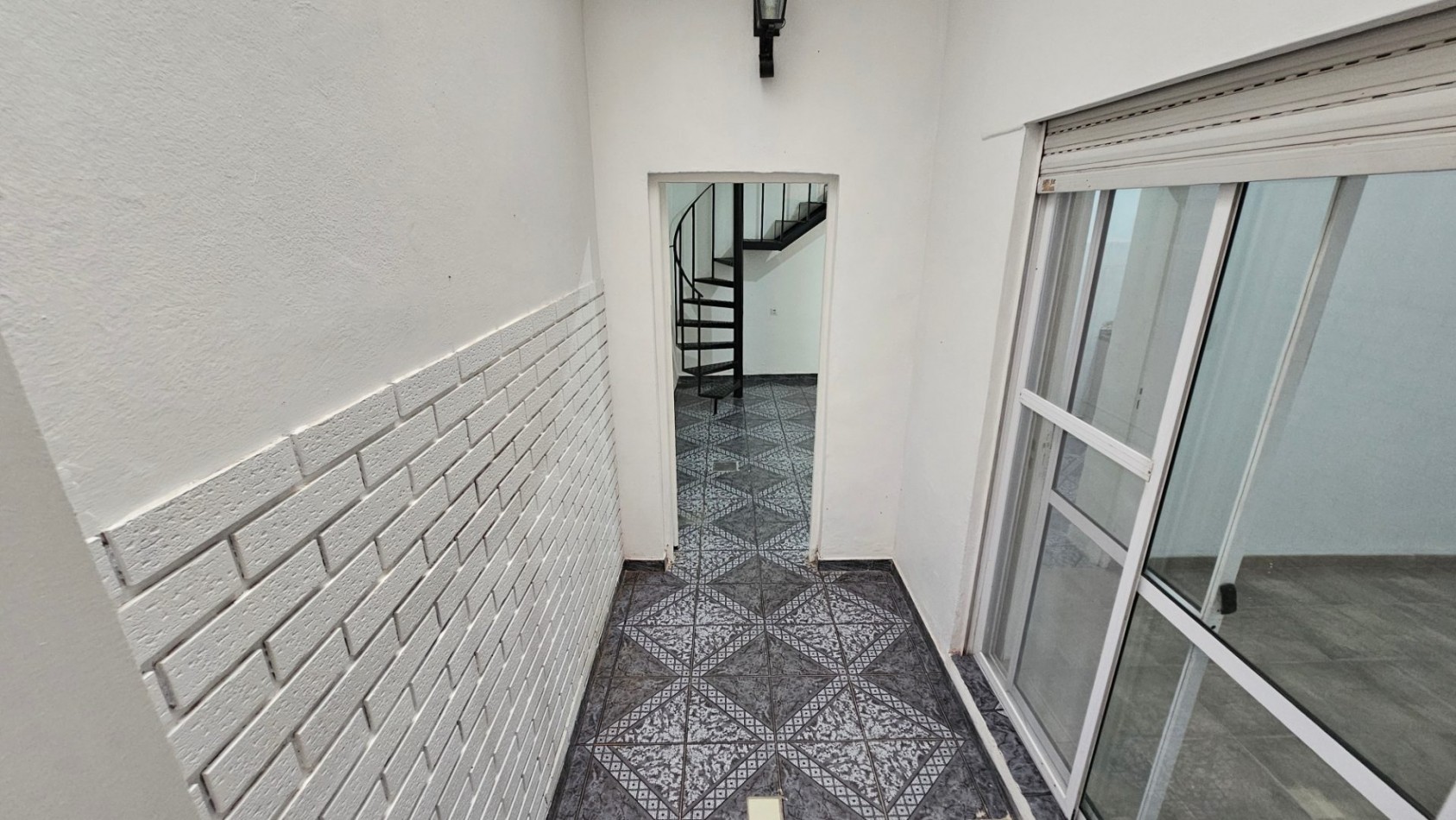 **$450.000.-** - Dpto. 2 Amb. en alquiler ¡¡NO ABONA EXPENSAS¡¡ - Planta Baja Interno -- Sayos 3040 - Valentin Alsina 