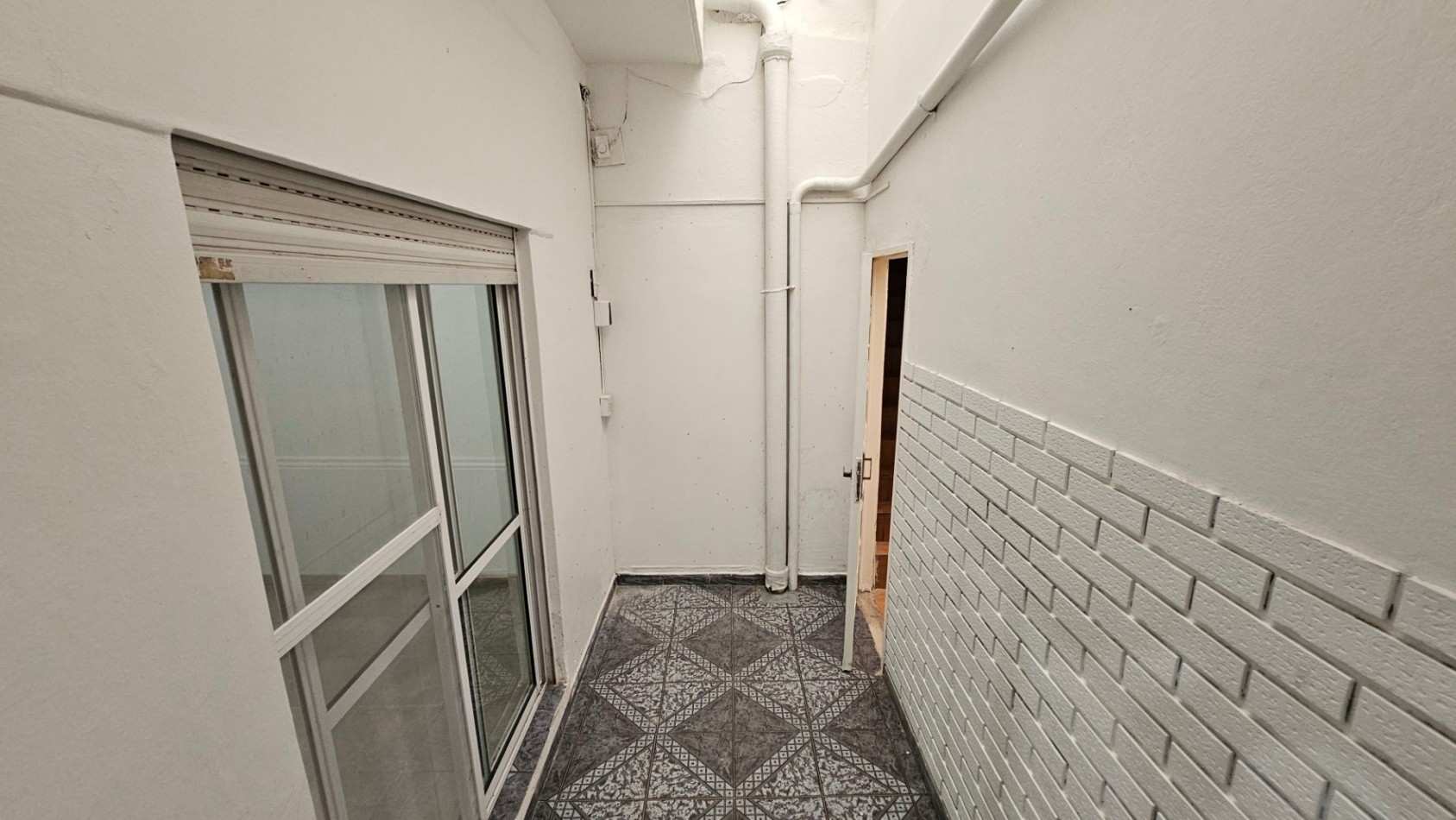 **$450.000.-** - Dpto. 2 Amb. en alquiler ¡¡NO ABONA EXPENSAS¡¡ - Planta Baja Interno -- Sayos 3040 - Valentin Alsina 