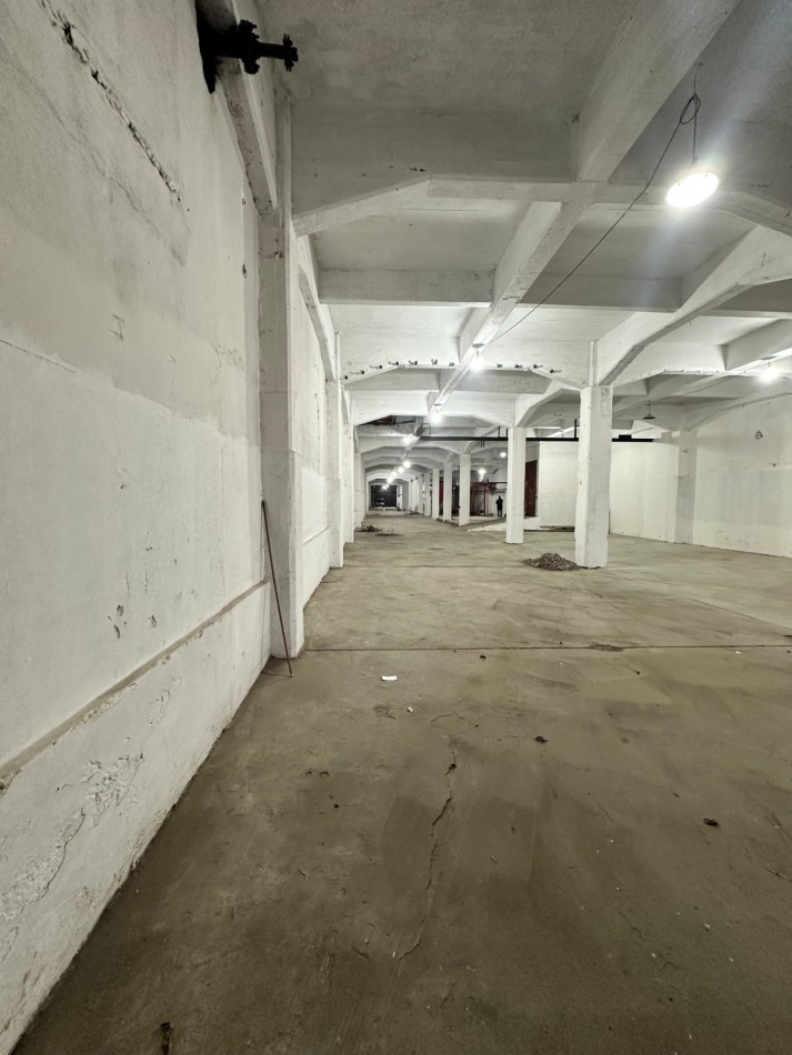 **1100 m2 en Planta**, 90x13 m2, Salida a dos calles, Todo Losa, Altura 5,5 m2 - Opcion 1100 m2 MAS en P.A - Entre Rios y Conesa - Piñeyro - Avellaneda 
