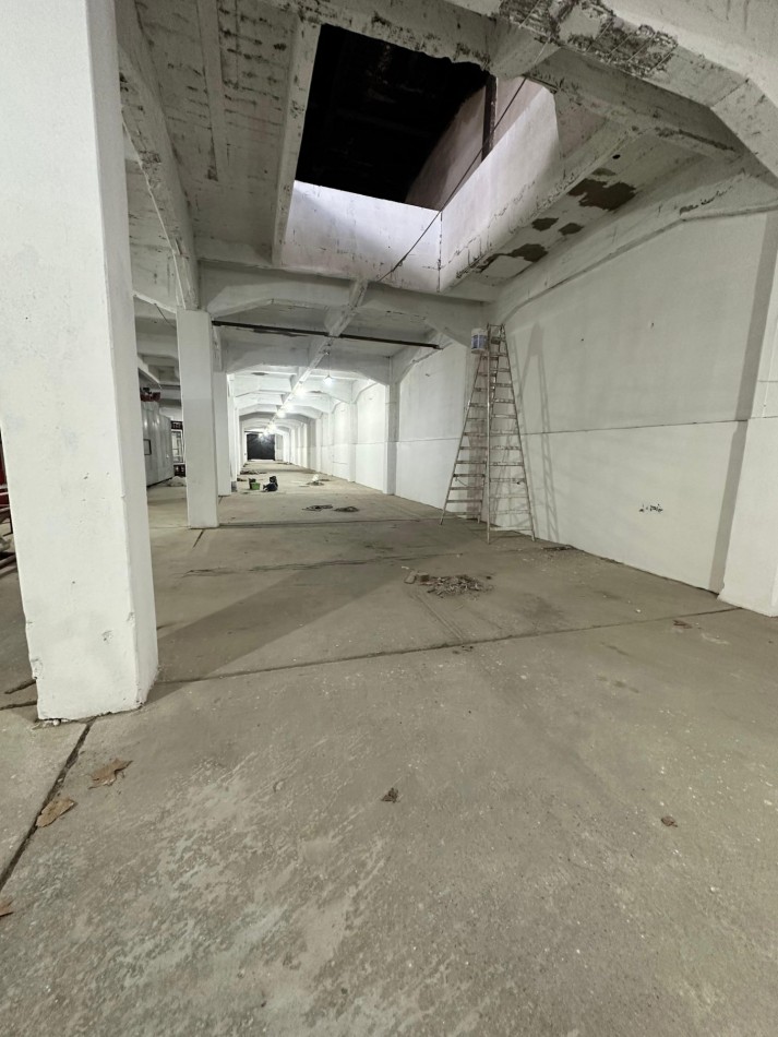 **1100 m2 en Planta**, 90x13 m2, Salida a dos calles, Todo Losa, Altura 5,5 m2 - Opcion 1100 m2 MAS en P.A - Entre Rios y Conesa - Piñeyro - Avellaneda 