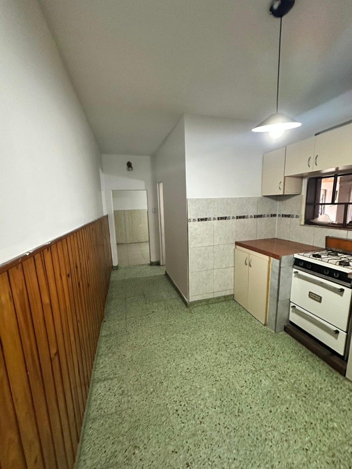 **$680.000.-** - ALQUILER PH INTERNO 2AMB y MEDIO CON AMPLIO PATIO - Dr. Galvez al 800 - Lanus Este
