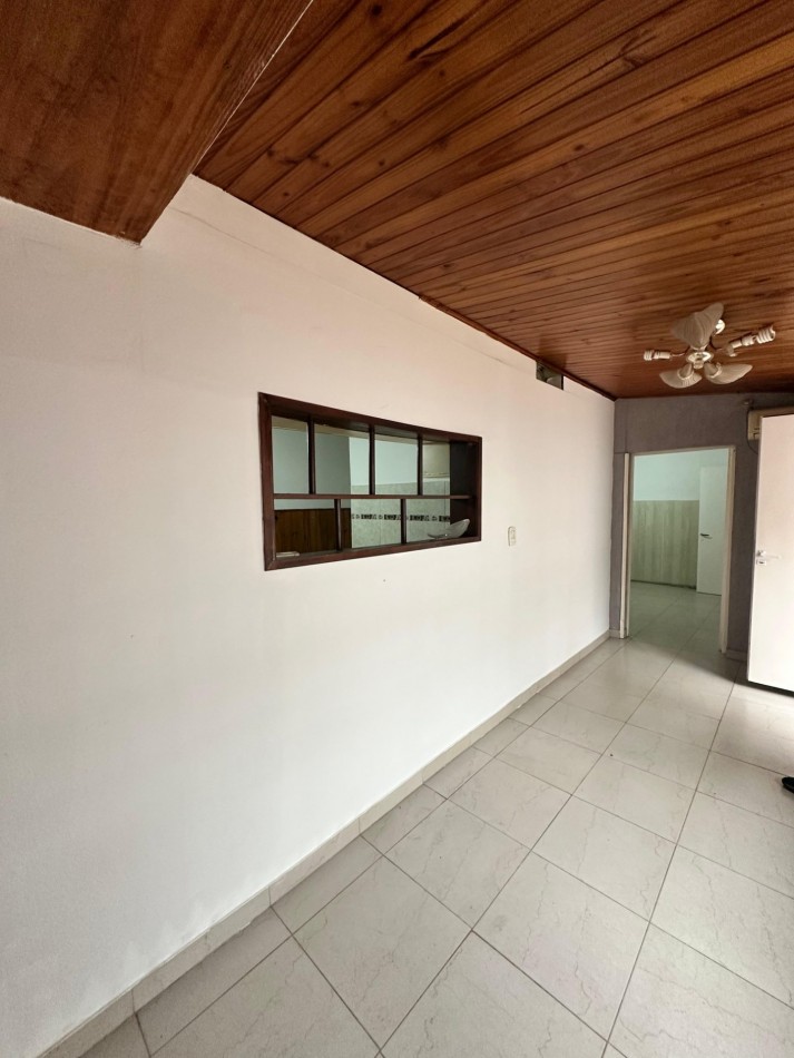 **$680.000.-** - ALQUILER PH INTERNO 2AMB y MEDIO CON AMPLIO PATIO - Dr. Galvez al 800 - Lanus Este