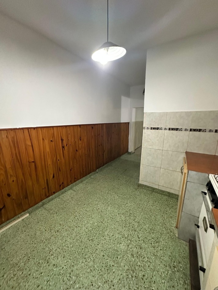 **$680.000.-** - ALQUILER PH INTERNO 2AMB y MEDIO CON AMPLIO PATIO - Dr. Galvez al 800 - Lanus Este