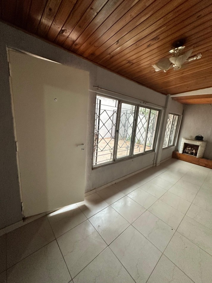 **$680.000.-** - ALQUILER PH INTERNO 2AMB y MEDIO CON AMPLIO PATIO - Dr. Galvez al 800 - Lanus Este