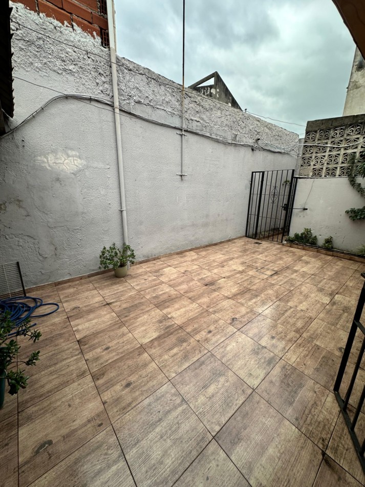 **$680.000.-** - ALQUILER PH INTERNO 2AMB y MEDIO CON AMPLIO PATIO - Dr. Galvez al 800 - Lanus Este