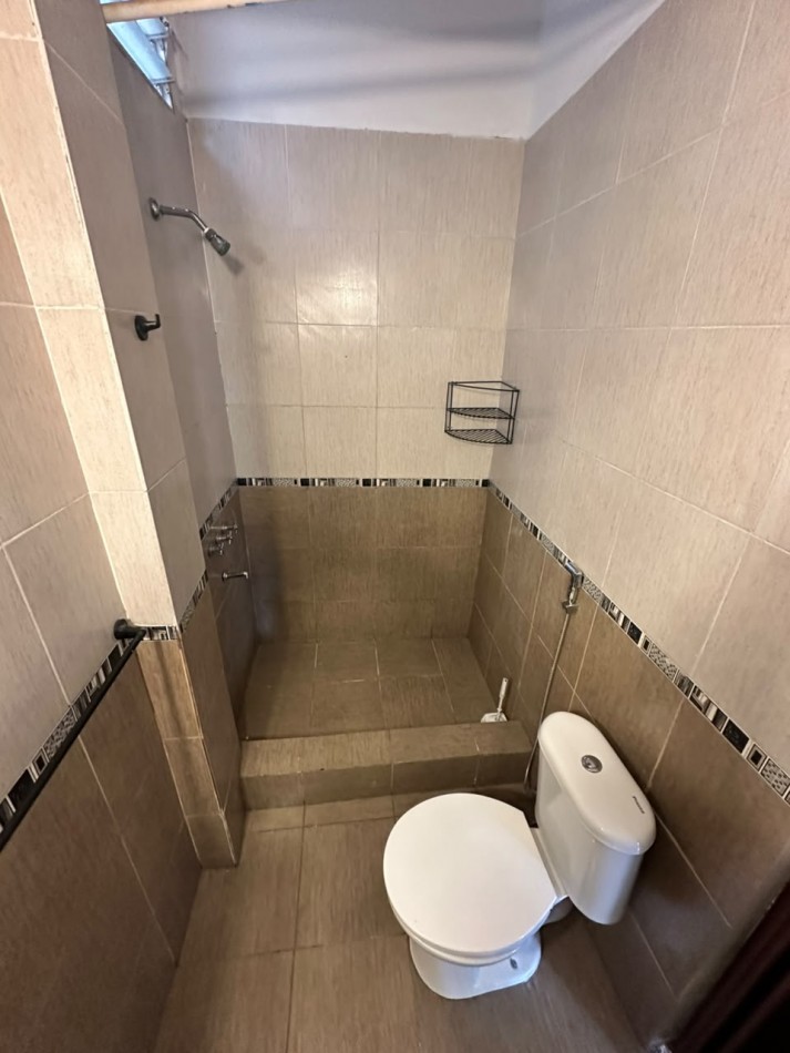 **$650.000.-** - PH TIPO CASA AL FRENTE DE 2 AMB. y MEDIO CON GARAGE EN ALQUILER S/EXPENSAS - JUJUY 1640 