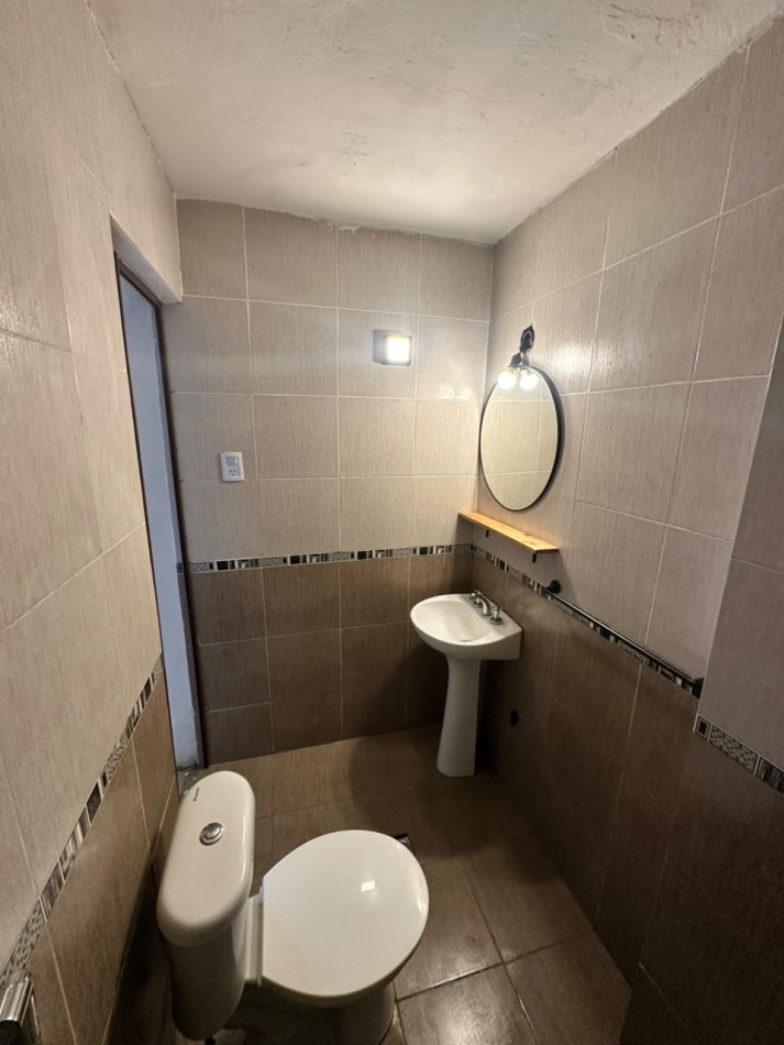 **$650.000.-** - PH TIPO CASA AL FRENTE DE 2 AMB. y MEDIO CON GARAGE EN ALQUILER S/EXPENSAS - JUJUY 1640 