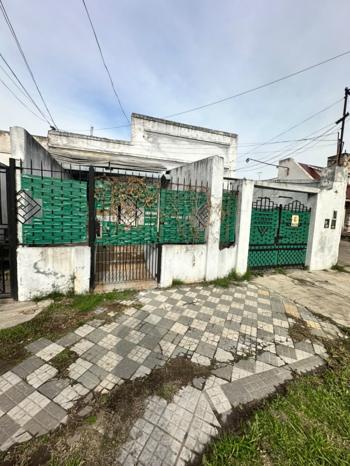 **$650.000.-** - PH TIPO CASA AL FRENTE DE 2 AMB. y MEDIO CON GARAGE EN ALQUILER S/EXPENSAS - JUJUY 1640 