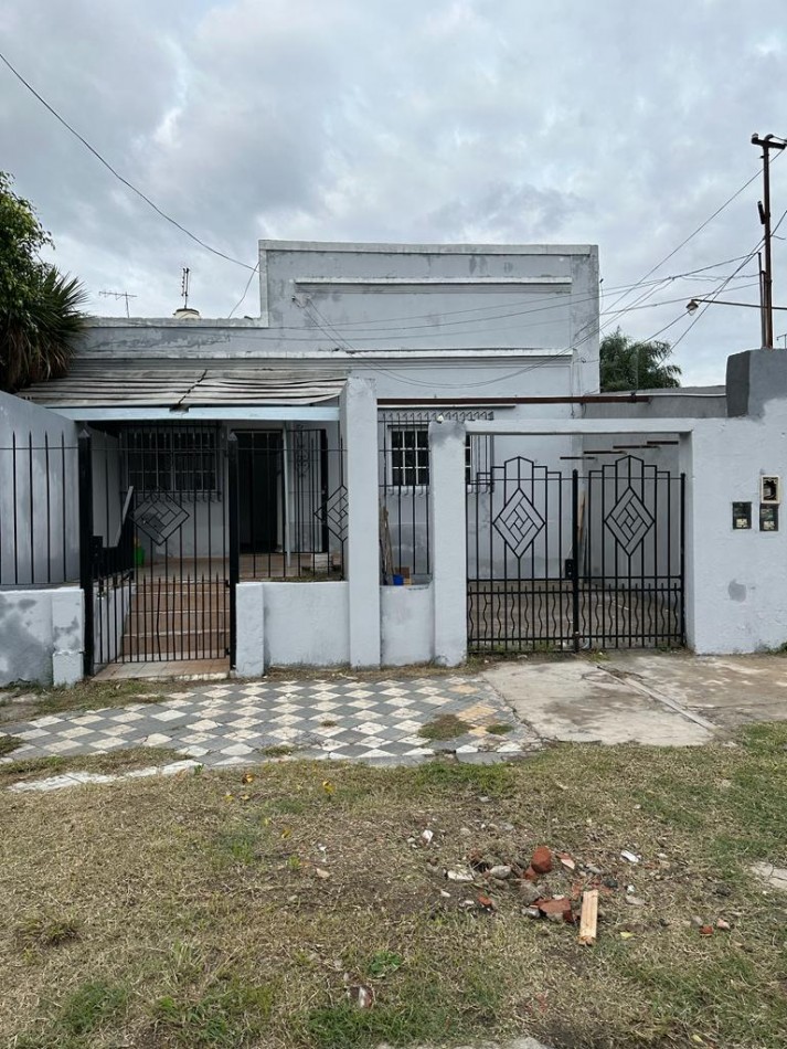 **$650.000.-** - PH TIPO CASA AL FRENTE DE 2 AMB. y MEDIO CON GARAGE EN ALQUILER S/EXPENSAS - JUJUY 1640 
