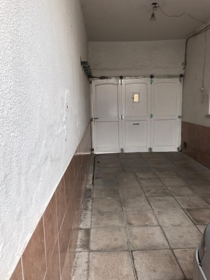CHALET TIPO AMERICANO EN ALQUILER 3/4 AMB. CON GARAGE, TERRAZA, PATIO y DPTO FONDO - ALBARRACIN 3600 - LANUS ESTE