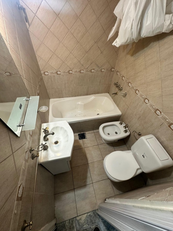 ALQUILER PH INTERNO 3 AMB. CON PATIO - NO ABONA EXPENSAS - Av. Intendente Quindimil 1100, Lanus Oeste