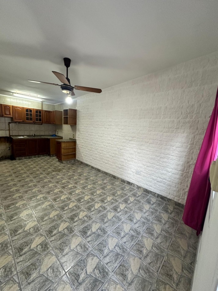 ALQUILER PH INTERNO 3 AMB. CON PATIO - NO ABONA EXPENSAS - Av. Intendente Quindimil 1100, Lanus Oeste