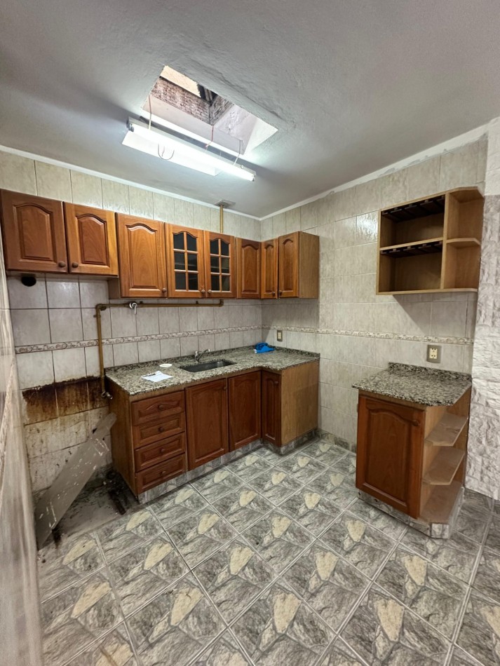 ALQUILER PH INTERNO 3 AMB. CON PATIO - NO ABONA EXPENSAS - Av. Intendente Quindimil 1100, Lanus Oeste