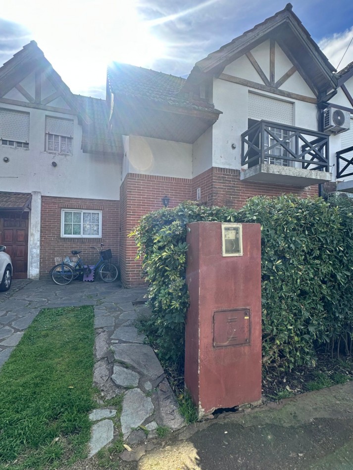 Casa en Venta de 4 Ambientes S/ lote 210 m2 en Barrio Cerrado Los Robles - Burzaco