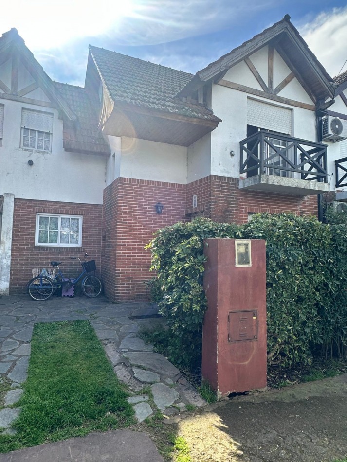 Casa en Venta de 4 Ambientes S/ lote 210 m2 en Barrio Cerrado Los Robles - Burzaco