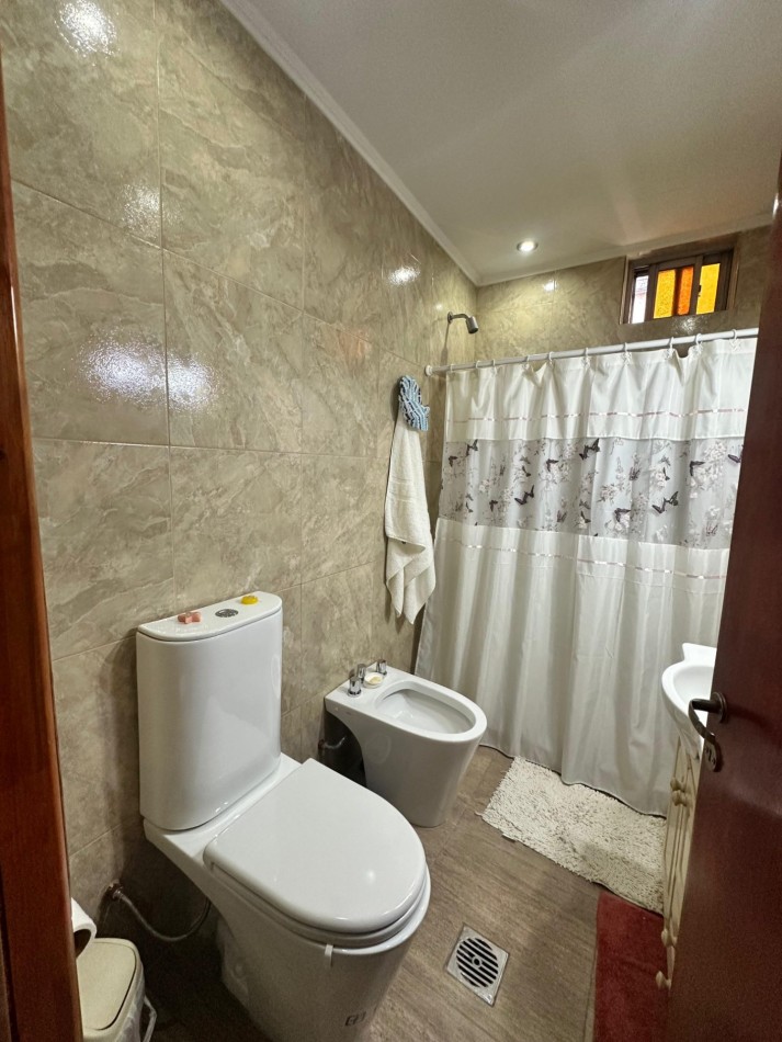 Venta en Block: Dos Casas en un Lote en Excelente Ubicacion - Apto Credito S/lote 8,66 x 17 m2 Aprox. - Diego Maradona 2424 - Lanus Oeste