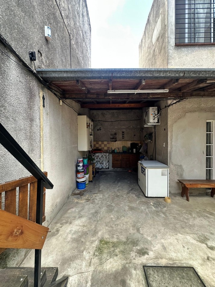 Venta en Block: Dos Casas en un Lote en Excelente Ubicacion - Apto Credito S/lote 8,66 x 17 m2 Aprox. - Diego Maradona 2424 - Lanus Oeste