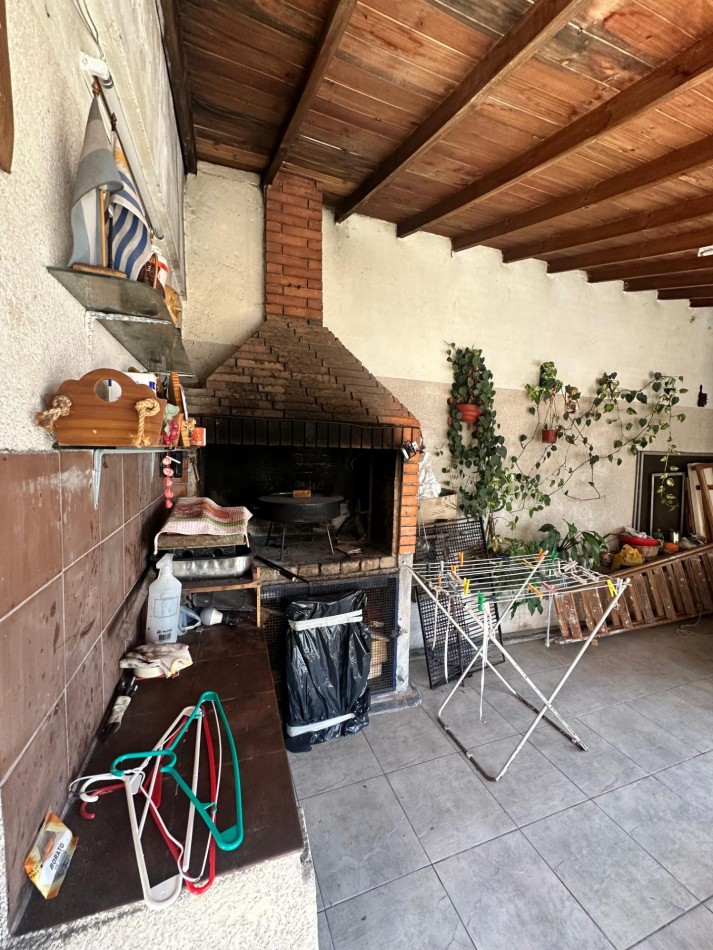 Venta en Block: Dos Casas en un Lote en Excelente Ubicacion - Apto Credito S/lote 8,66 x 17 m2 Aprox. - Diego Maradona 2424 - Lanus Oeste