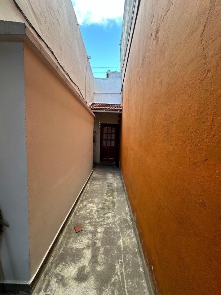 Venta en Block: Dos Casas en un Lote en Excelente Ubicacion - Apto Credito S/lote 8,66 x 17 m2 Aprox. - Diego Maradona 2424 - Lanus Oeste