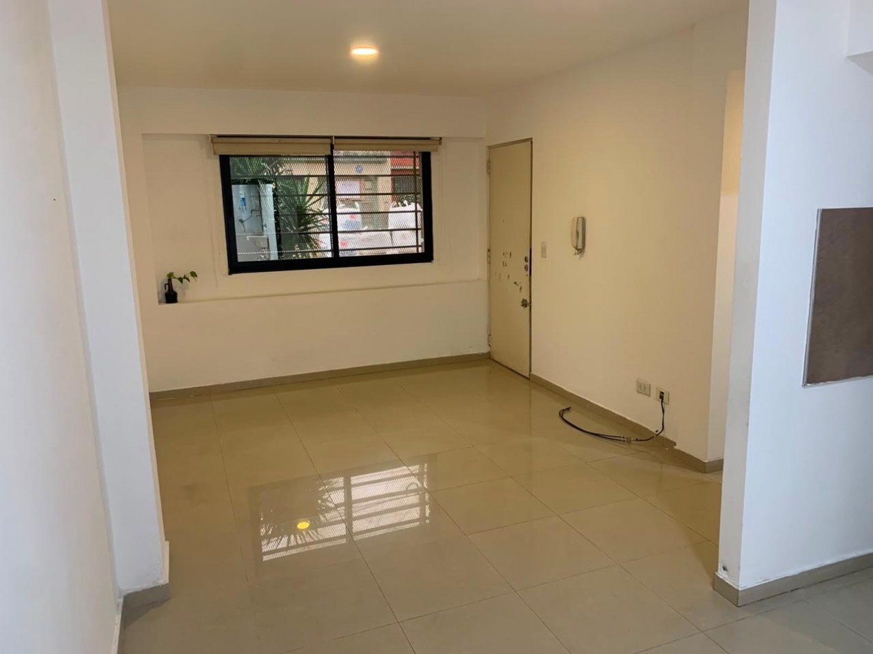 Alquiler Monoambiente en Planta Baja al frente con Patio (DISPONIBLE A PARTIR DE NOVIEMBRE 2026) - Coronel Segui 320 - Lanus Oeste