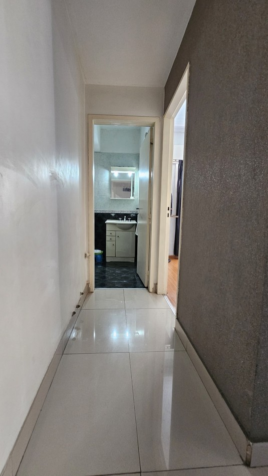 Departamento de 3 amb. 1er piso al frente - Av. Rivadavia 1950 - Valentin Alsina