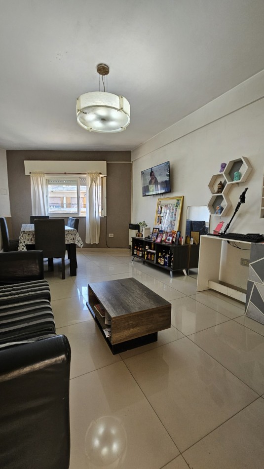 Departamento de 3 amb. 1er piso al frente - Av. Rivadavia 1950 - Valentin Alsina