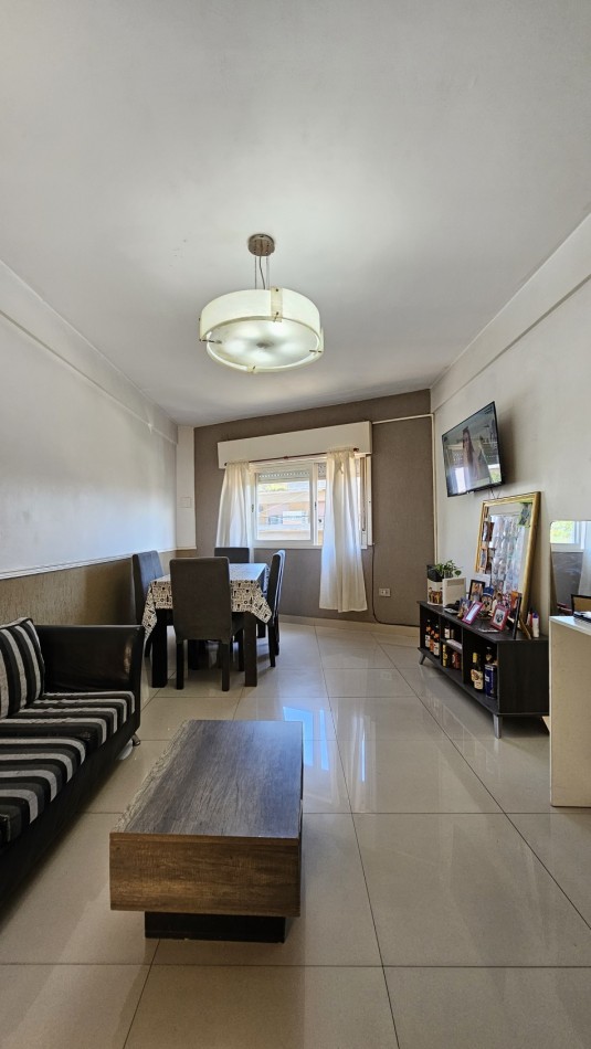 Departamento de 3 amb. 1er piso al frente - Av. Rivadavia 1950 - Valentin Alsina
