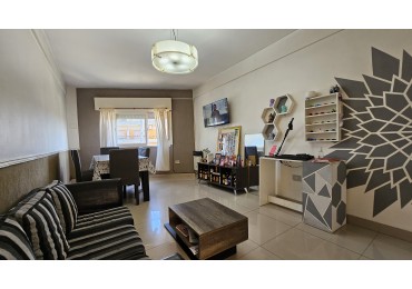Departamento de 3 amb. 1er piso al frente - Av. Rivadavia 1950 - Valentin Alsina