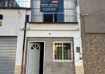 **$520.000.-** LOCAL COMERCIAL EN 2 PLANTAS - 50 m2 Aprox - Cjal H. Noya y Av. Intendente Quindimil 